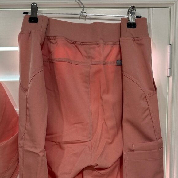 Figs Coral Women's Scrub Set - Picture 8 of 10